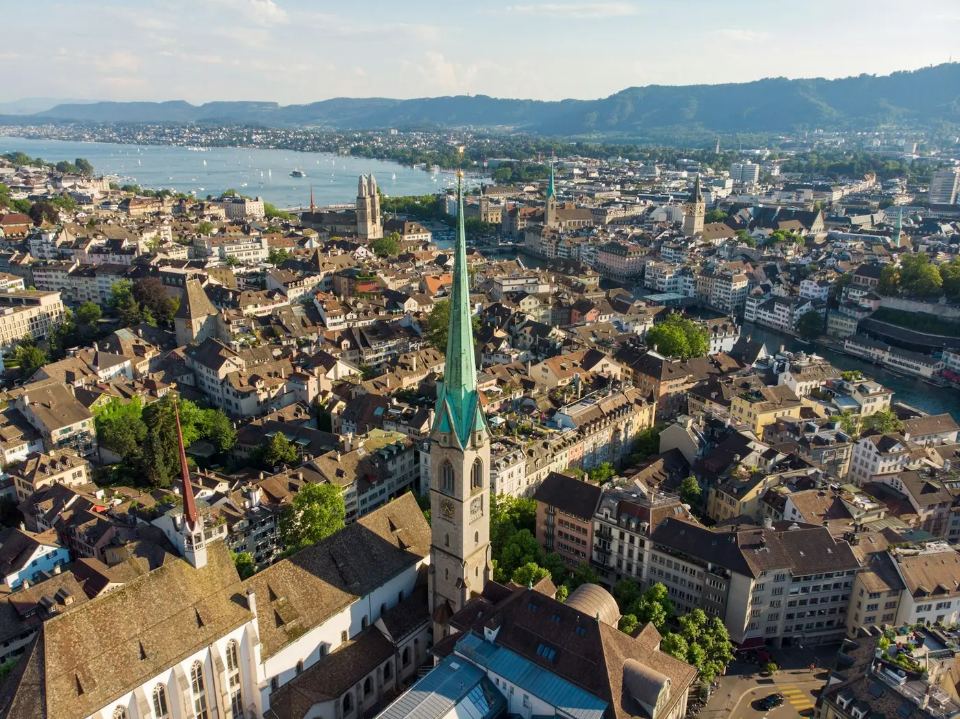 Zürich Skyline mit Fraumünster und See